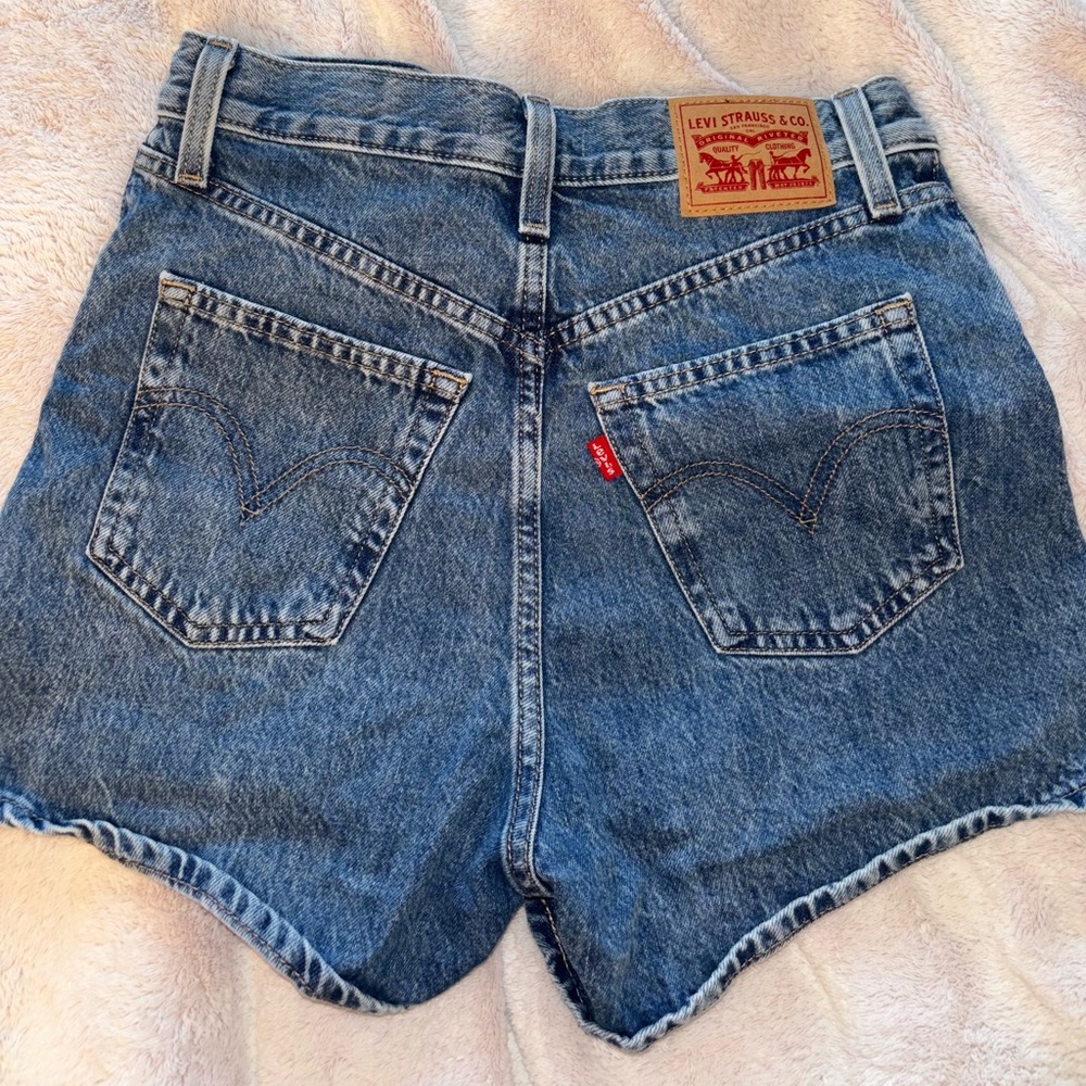 Levi’s 80’s Mom/Baggy Jean Short